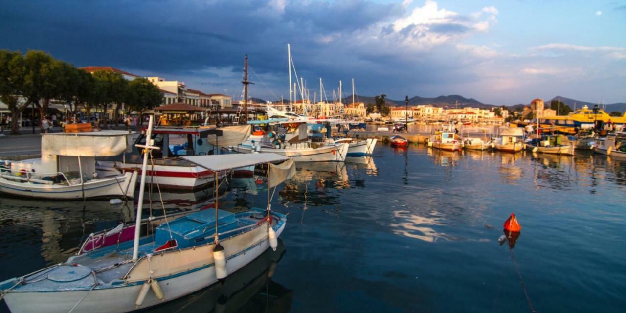 The Roof - Flat Sea View In Aegina Town Lägenhet Exteriör bild